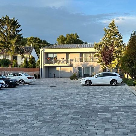 Linden Apartman 002 - Adults Only Mosonmagyarovar Luaran gambar