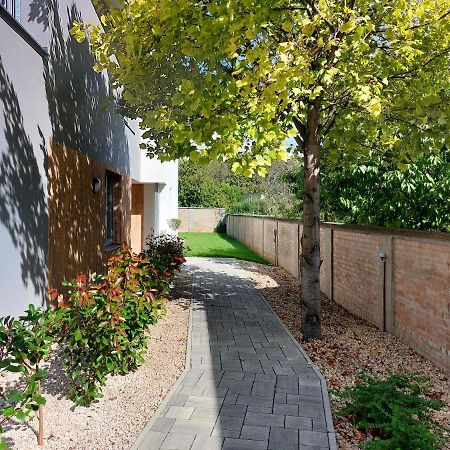 Linden Apartman 002 - Adults Only Mosonmagyarovar Luaran gambar