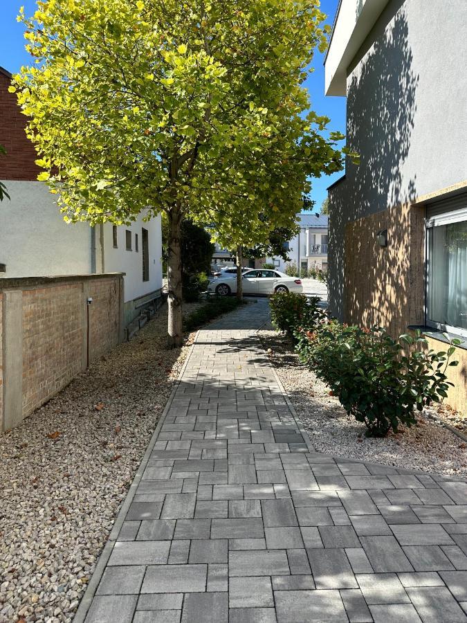 Linden Apartman 002 - Adults Only Mosonmagyarovar Luaran gambar