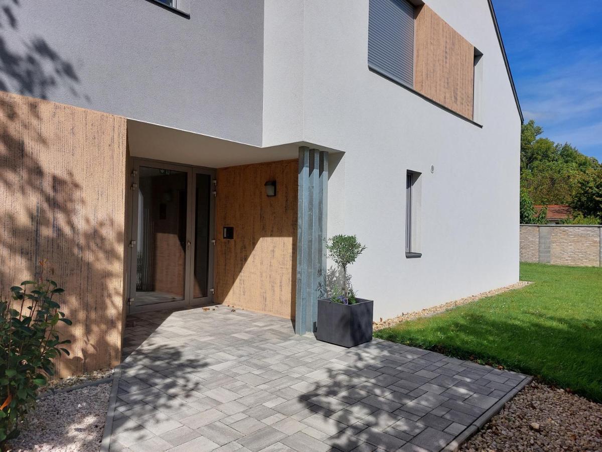Linden Apartman 002 - Adults Only Mosonmagyarovar Luaran gambar