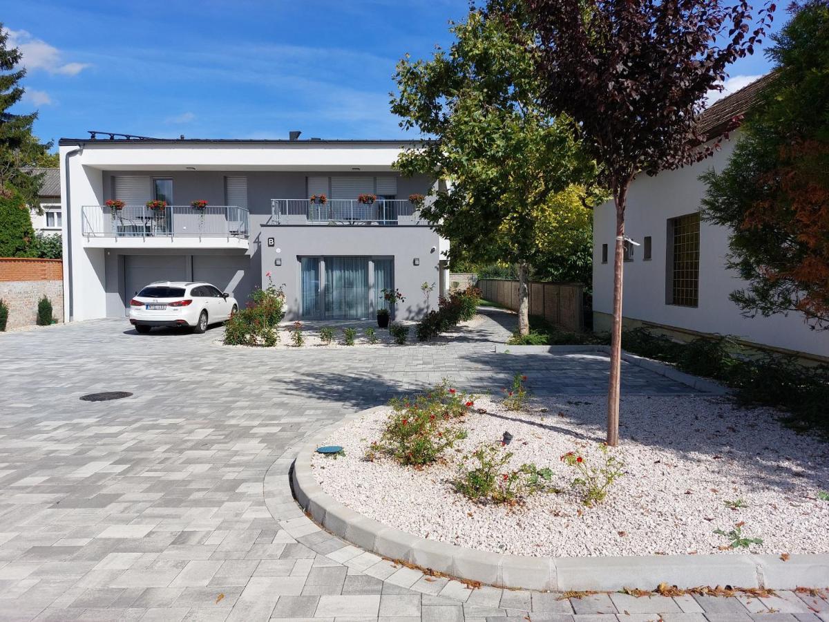 Linden Apartman 002 - Adults Only Mosonmagyarovar Luaran gambar