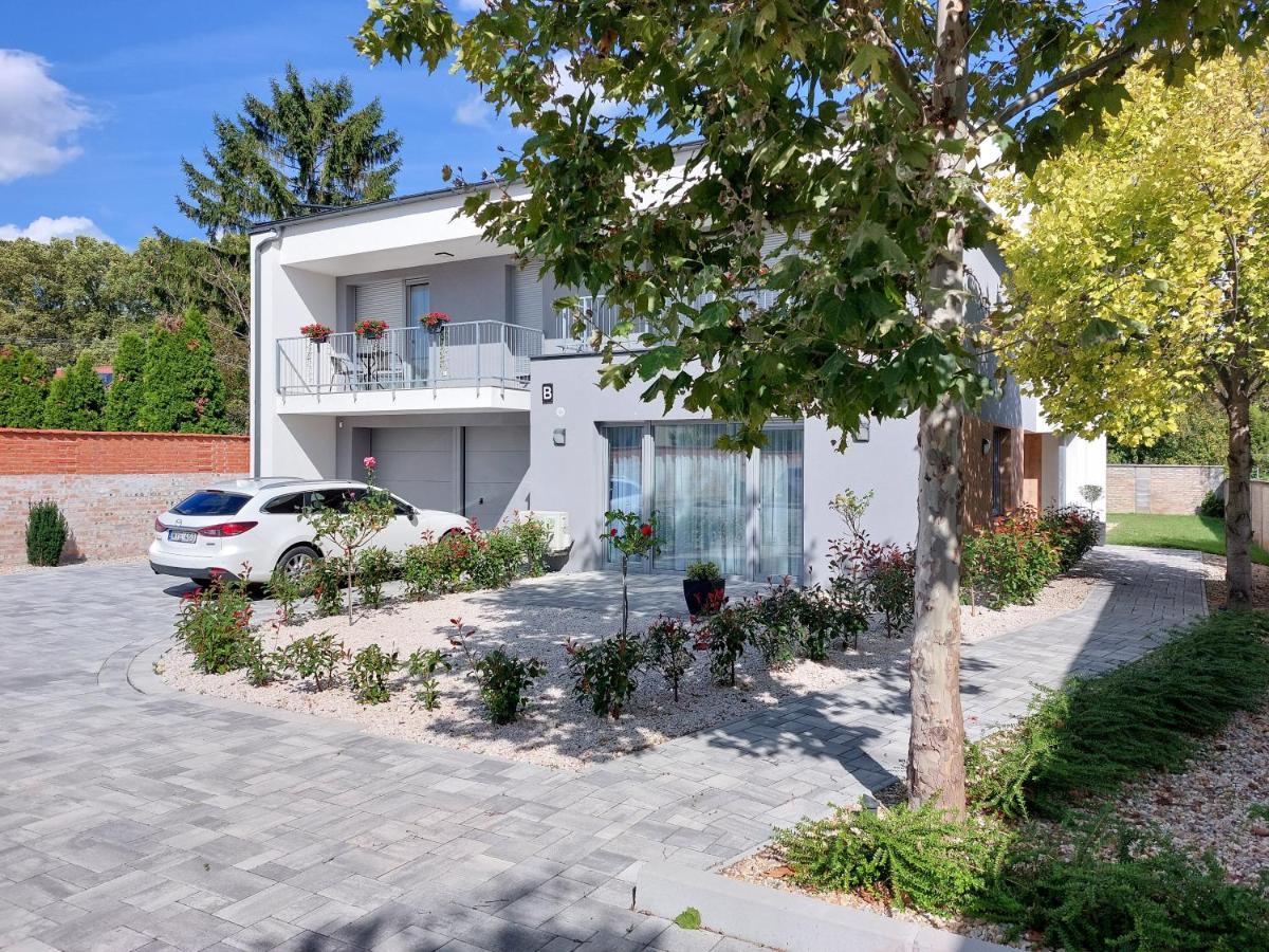 Linden Apartman 002 - Adults Only Mosonmagyarovar Luaran gambar